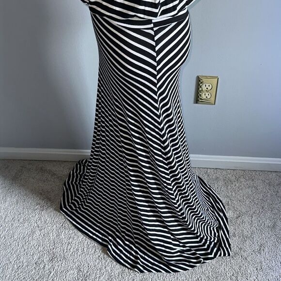 Veronica M. Striped Strapless Dress! - Picture 7 of 14